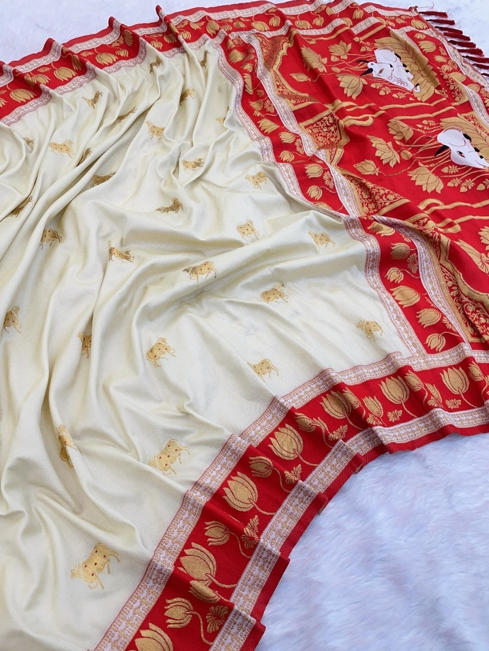 Cream & Red Soft Silk Paithani Saree | Nandi Motifs, Lotus Zari Border | Pichwai